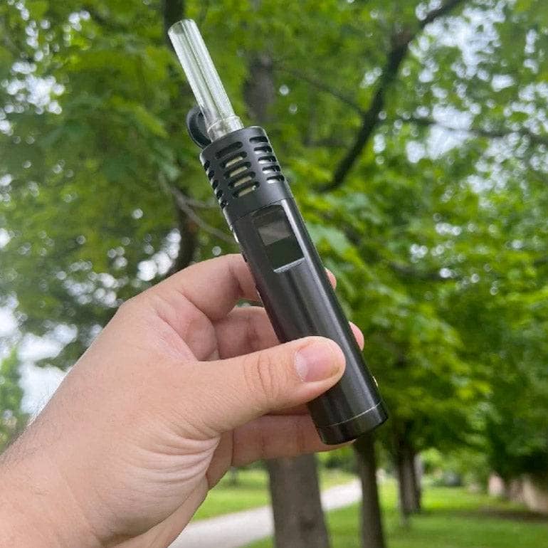 Arizer Air MAX size in hand